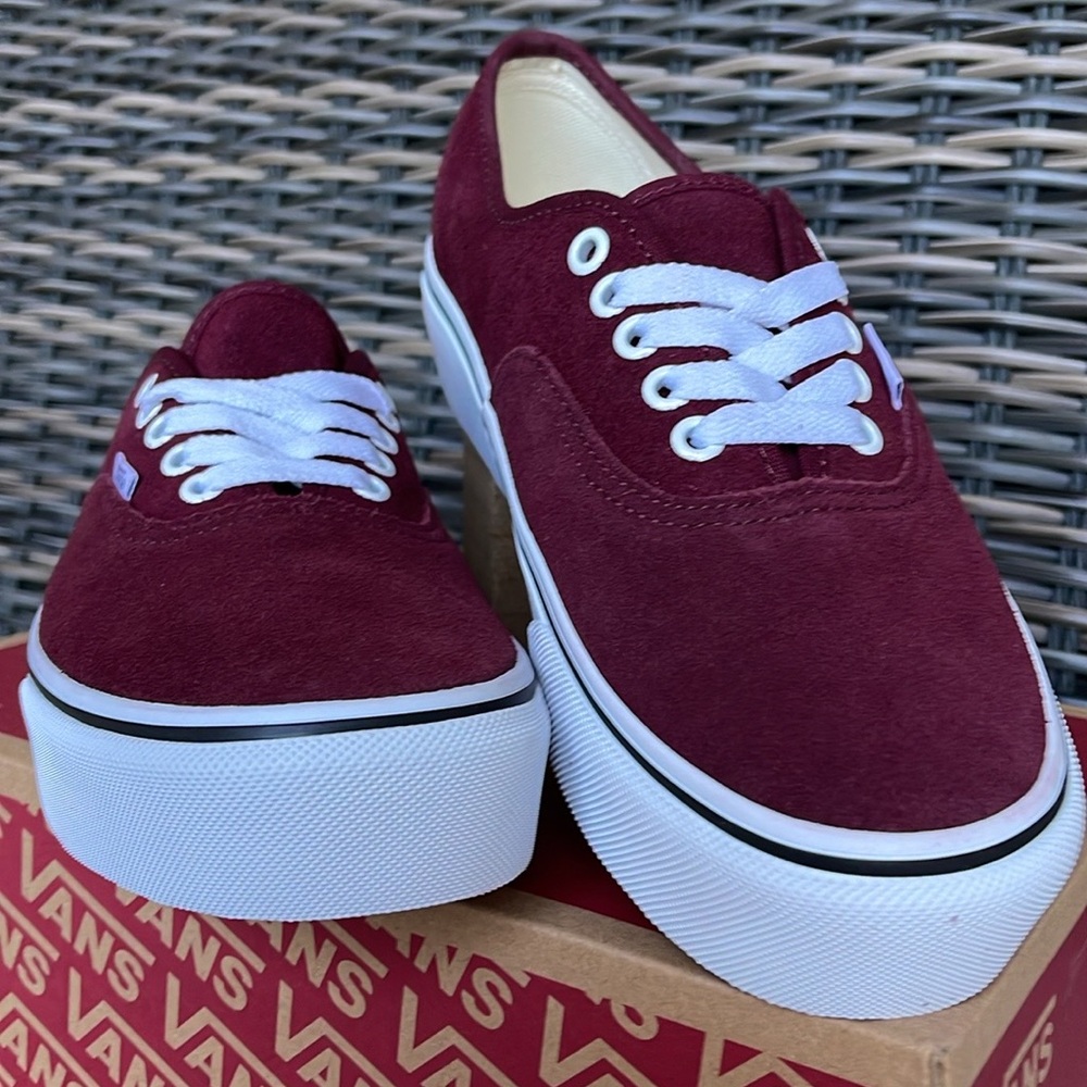 Vans WMNS Authentic Platfor
(Suede) Port Royale/True
VN0ARAVRJNR Platforms - Picture 11 of 16